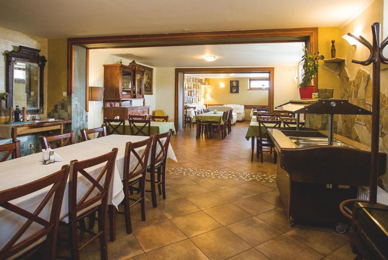 Penzion Trattoria Presov Bagian luar foto